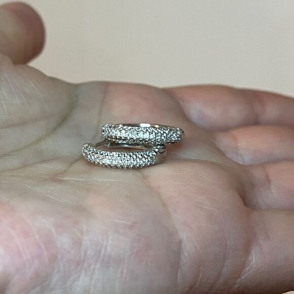 The Brilliance Mini Hoop Earrings in 925 and cubic zirconia - Picture 9 of 11